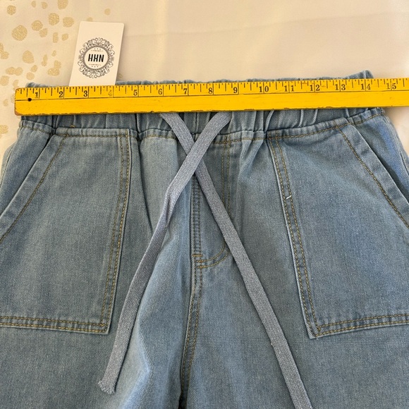 Drawstring Frayed Shorts - Picture 3 of 7